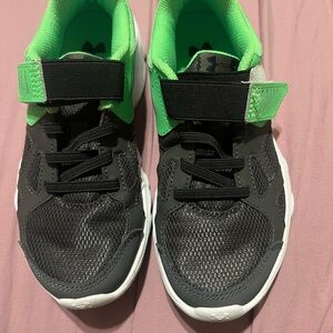 Under Armour Green and Black Sneakers with Breathable Mesh